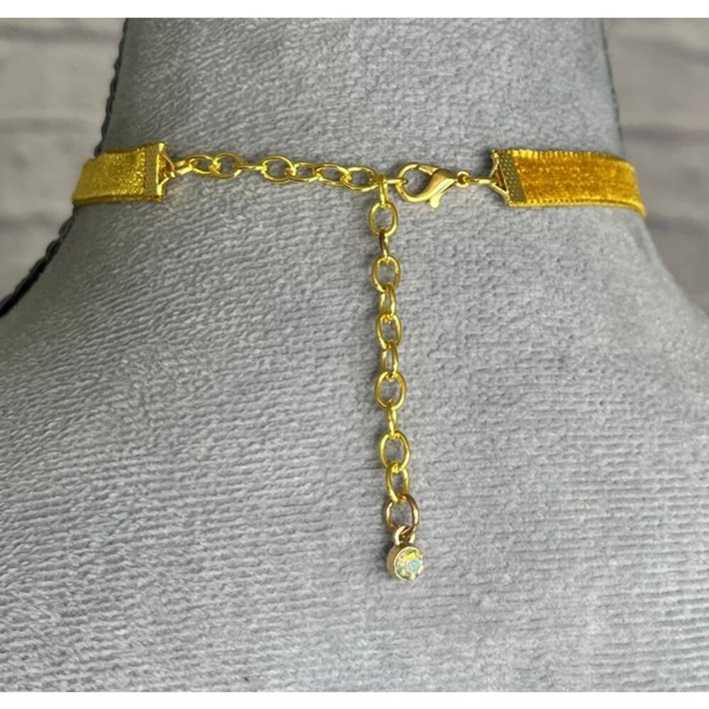 Handmade Velvet Choker with Vintage Style Frog Brooch - Picture 3 of 11